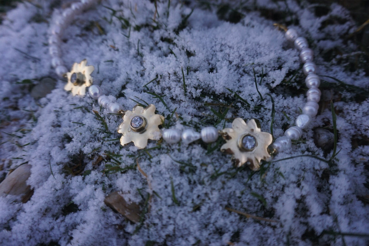 Ice Flower Necklace: Pearl Choker with Crystal Cubic Zirconia, Unique Christmas Gift for Her