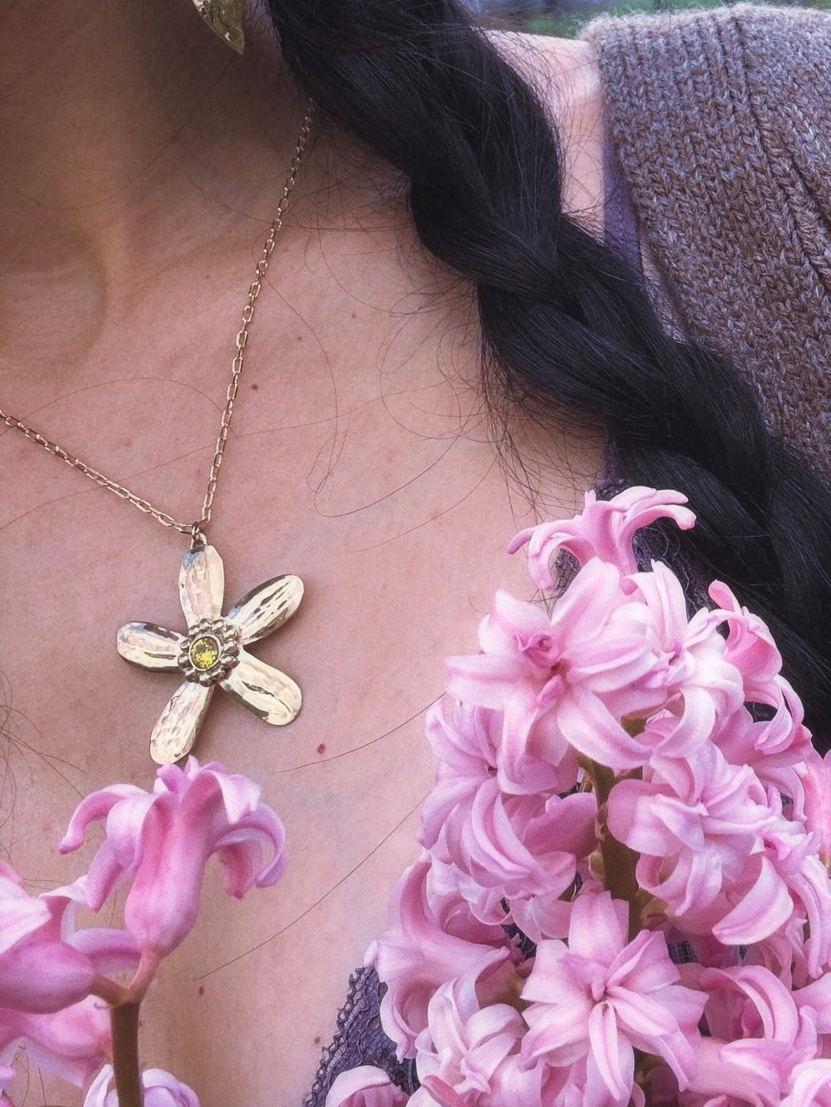 Aella Necklace: Floral Pendant with Zirconia Stone