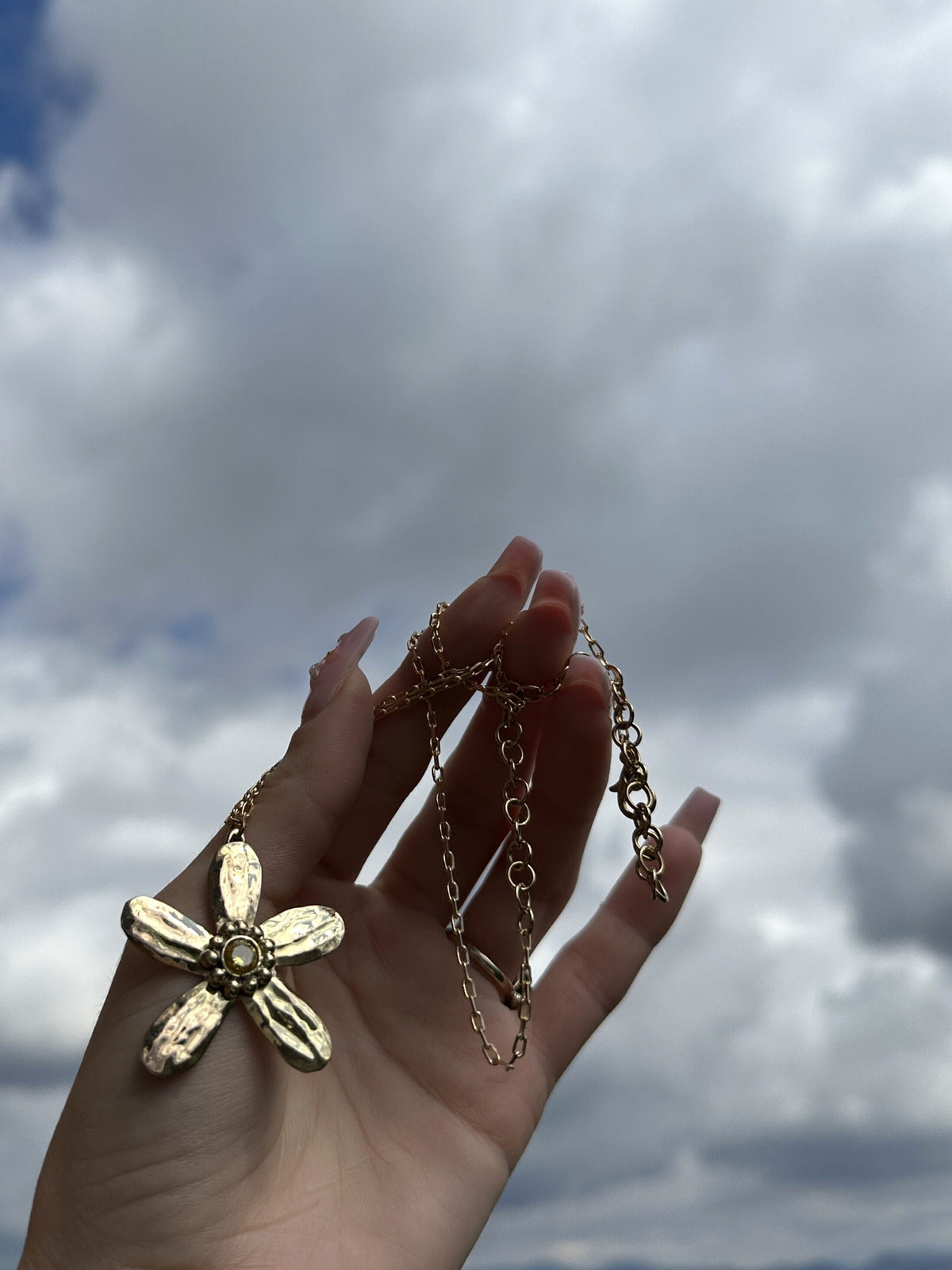 Aella Necklace: Floral Pendant with Zirconia Stone