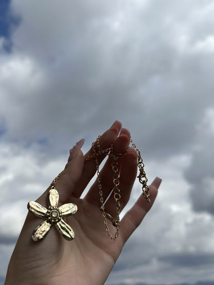 Aella Necklace: Floral Pendant with Zirconia Stone