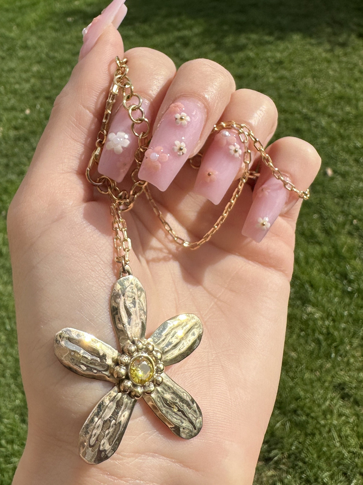Aella Necklace: Floral Pendant with Zirconia Stone