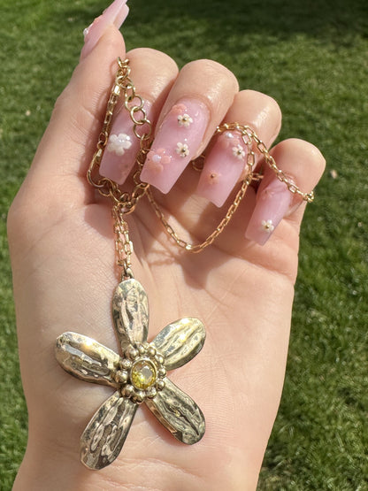 Aella Necklace: Floral Pendant with Zirconia Stone